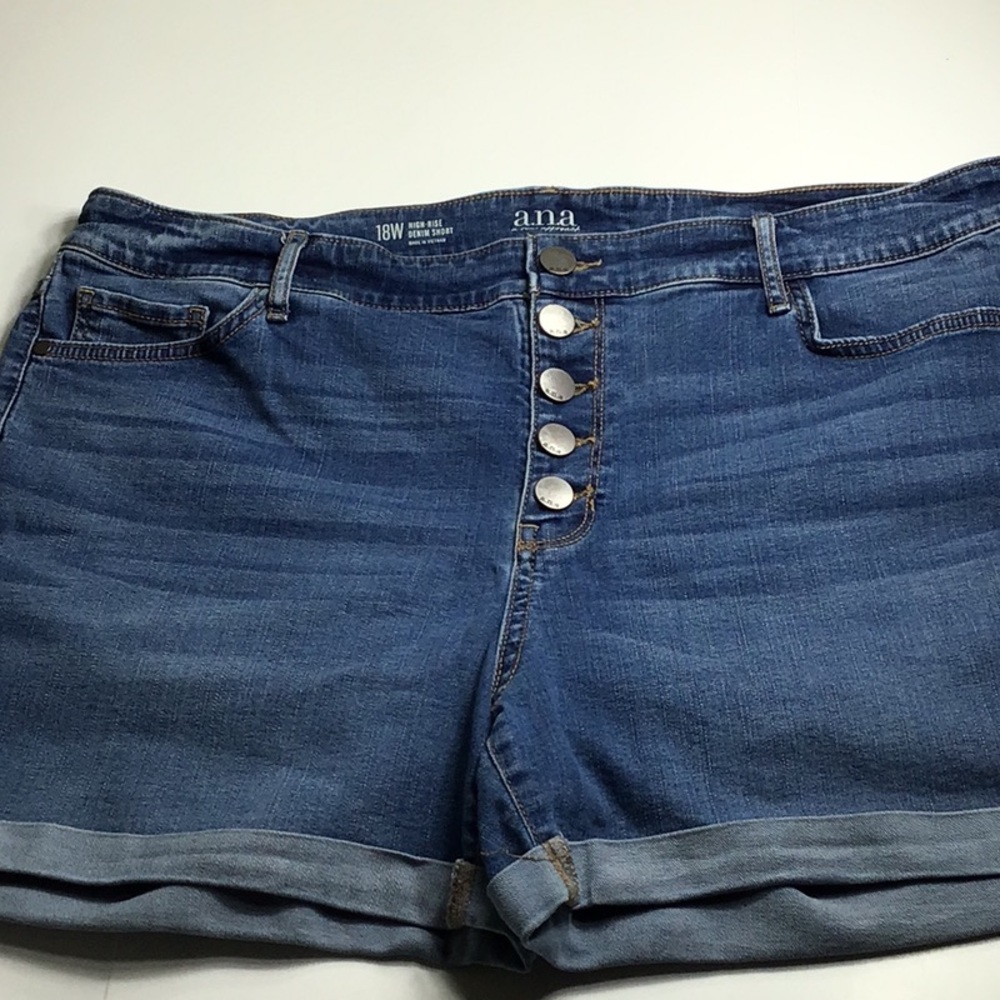 🌼3/$13🌼BUNDLE DEAL! a.n.a High Rise Blue Denim Short - Picture 3 of 11